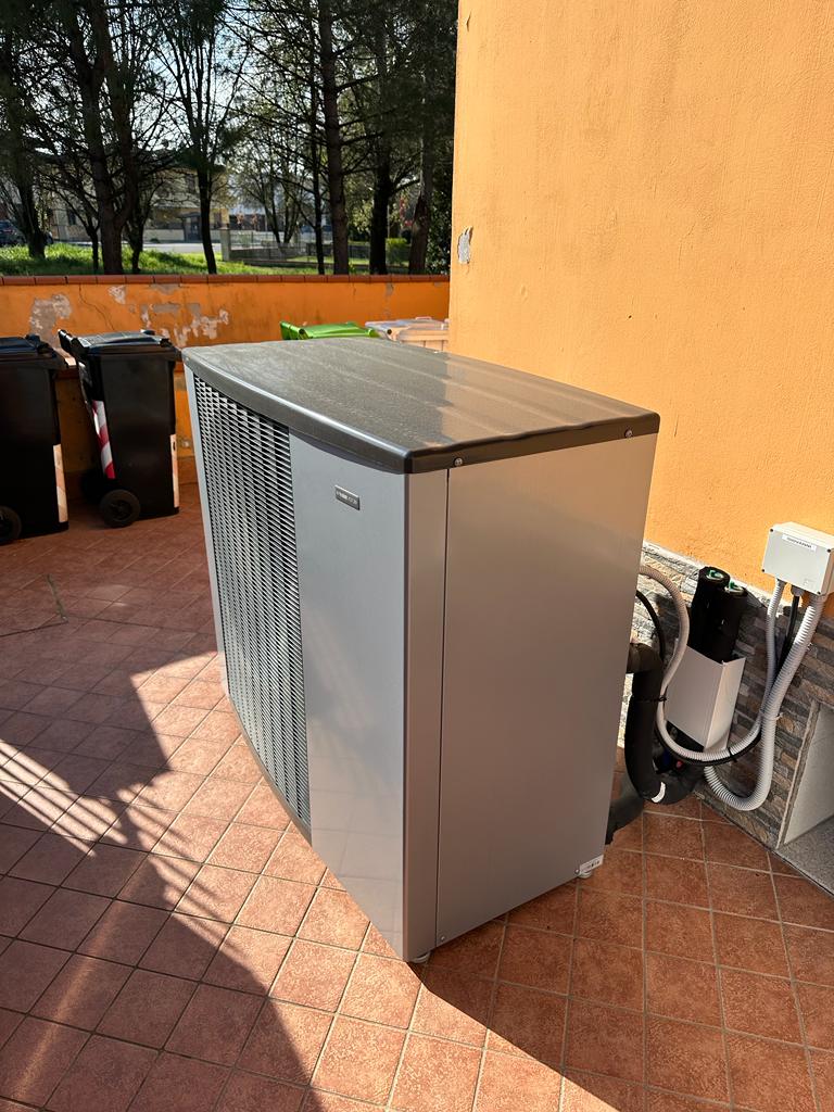 Pompa di calore aria/acqua potenza 9,7kWt